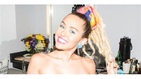 Miley Cyrus Se Desnuda Completamente Para El Diario De V Magazine