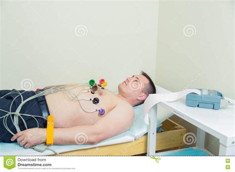 Paciente Masculino Teniendo Electrocardiograma De Ecg En Hospital Porn Sex Picture