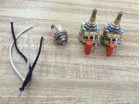 However, the design of fender jazz bass has undergone several changes since then. How to assemble the Fender American Vintage 62 Jazz Bass Wiring kit - Part 1 | eBass