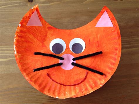 A Paper Plate With A Cat Face On It