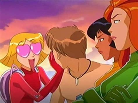 Pin By Nat On Memez Clover Totally Spies Totally Spies Cartoon Shows