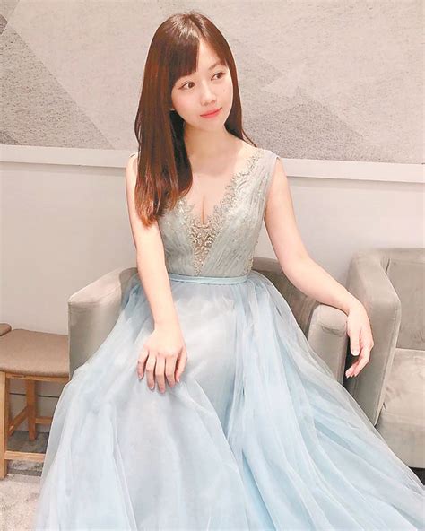 Our teachers have rich experience in business projects and teaching. 蔡尚樺不再保守穿上深V裝 | 多倫多 | 加拿大中文新聞網 - 加拿大星島日報 Canada Chinese News