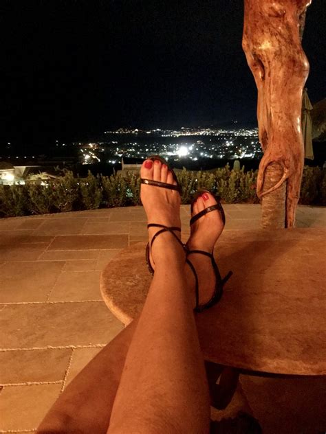 Woman Makes 30k A Year Posting Pictures Of Her Feet On Instagram Swns