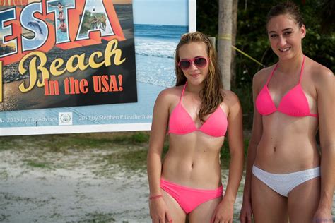 Dsc02236 Beautiful Bikini Sisters Siesta Beach Flickr