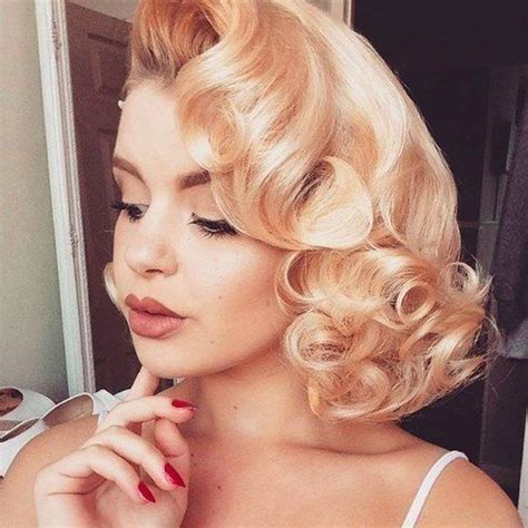 The pin curl remained a staple well into the 1950s. @Rachelfrancesx | Pin curls short hair, How to curl short ...