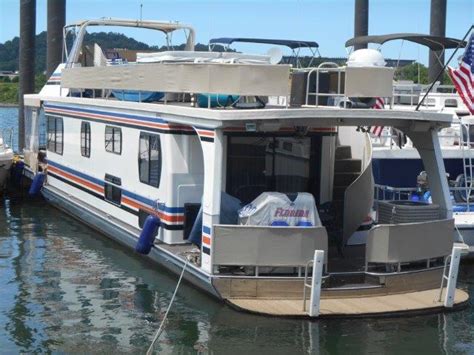 With four bedrooms and a wide open upper deck there is room for all your family and friends! Houseboats for sale in Chattanooga, Tennessee