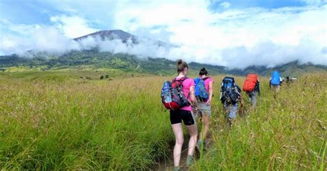 Hiking And Trekking Mount Rinjani Lombok Island Indonesia Hiking Package To Mount Rinjani 2