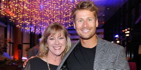 Glen Powells Mom Claps Back At Troll Who Criticized His Name Glen Powell Just Jared