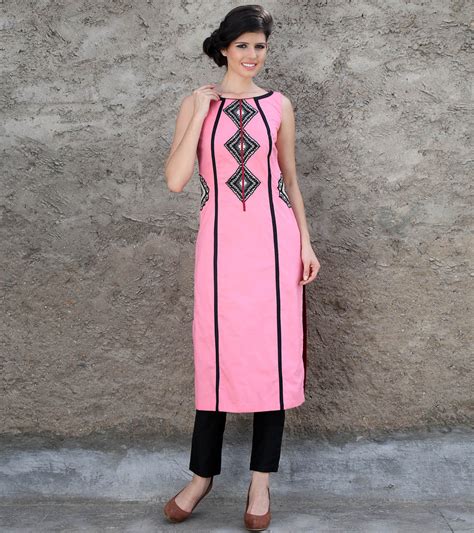 Kurti styling-tips-for-short-women - Indian Fashion Mantra Fashion design course at just designs institute, will take your ideas from pencil and paper to pattern and muslin and just designs institute offers career oriented courses in fashion designing, interior designing, fashion styling, interior styling, boutique.