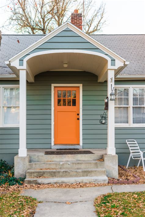 It pairs nicely with onyx shutters or door and white trim. These 8 Homes Showcase Blue Exterior Paint in the Best Way ...