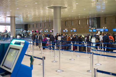 בלחיצה על רשימת הבחירה, תוכל לחפש לפי הזנת טקסט חופשי או לנווט בעזרת החצים למעלה ולמטה בין האפשרויות. המראות ונחיתות נתבג - Lavis