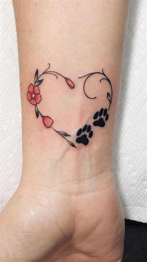 Nº of tattoos 3 size 0.4 in / 1 cm (width) often used as a way to memorialize a pet, paw print tattoos have become increasingly popular with. Paw print tattoo to keep your pet closer! | Pets Nurturing