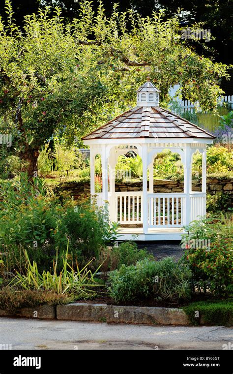 White Gazebo Hi Res Stock Photography And Images Alamy