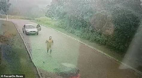 Horrifying Moment Woman Is Chased Up The Street By Naked Man In Brazil Daily Mail Online