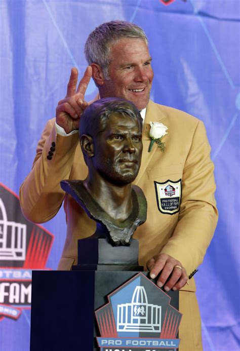 Photos Former Green Bay Packers Quarterback Brett Favre Inducted Into