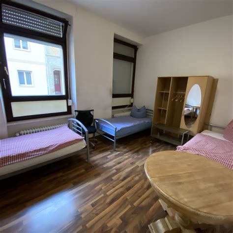 Der aktuelle durchschnittliche quadratmeterpreis für eine wohnung in karlsruhe liegt bei 12,72 €/m². Monteurzimmer in Gaggenau und Karlsruhe - Wohnung 2