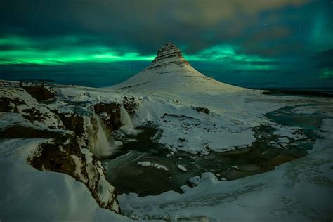 Kirkjufell With Northern Light In The Sky Landscape Pictures Winter