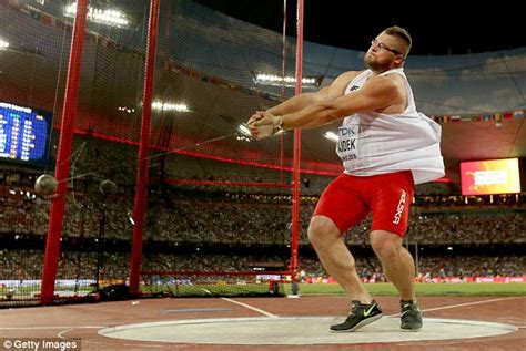 Drunk Polish Hammer Thrower Pays For Taxi With Gold Medal Daily Mail Online