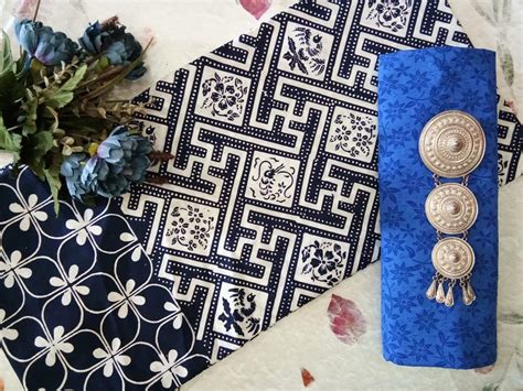 Namun sebenarnya poleng tidak hanya memiliki corak dengan warna hitam dan putih. Corak Batik Bunga Hitam Gambar Batik Hitam Putih - Gambar ...