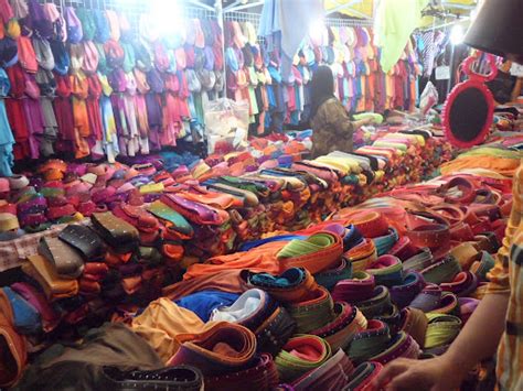 Pasar borong wakaf che yeh, 15200 kota bharu, kelantan (belakang bank rakyat) waktu operasi : Pasar Malam Wakaf Che Yeh