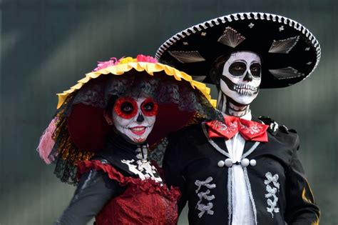 Day Of The Dead In Spanish Mexican Culture And Traditions