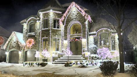 Take advantage of the south's. Million Dollar Homes Decorated with Christmas Lights in ...
