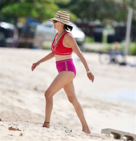 lauren silverman est photographiée en bikini rose en vacances à la barbade 42 photos