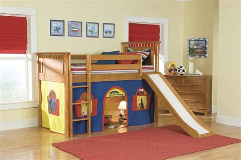 Free plans to help anyone build simple, stylish furniture at large discounts from retail furniture. Kids loft bed with slide - Design, Ideas, Photos - Rilane