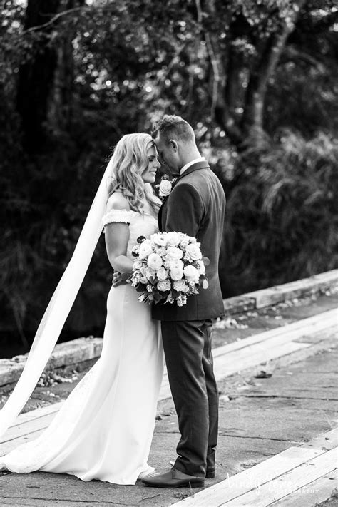 Rocks Yandina Weddings Jess Jake 334with Lindy Yewen Photography Naturelle Floral Design Silk