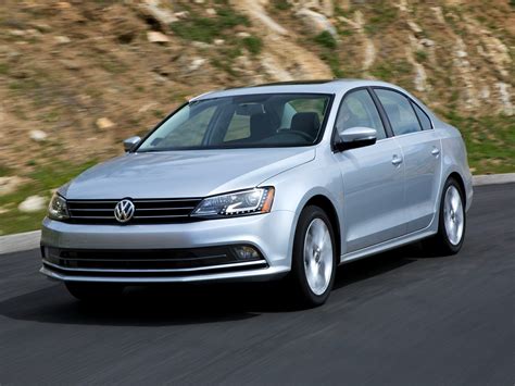 It costs less and sips fuel better than its hatchback sibling, the vw golf. New 2018 Volkswagen Jetta - Price, Photos, Reviews, Safety ...