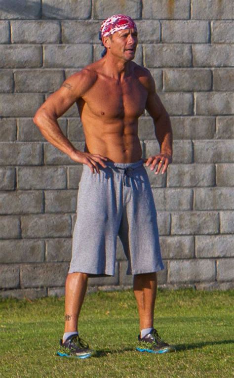 see tim mcgraw s unbelievably sexy eight pack abs e news