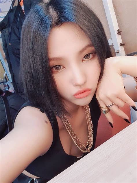 Pin By Ameenmin On Soyeon Soyeon Instagram Soyeon Cute Kpop Girls