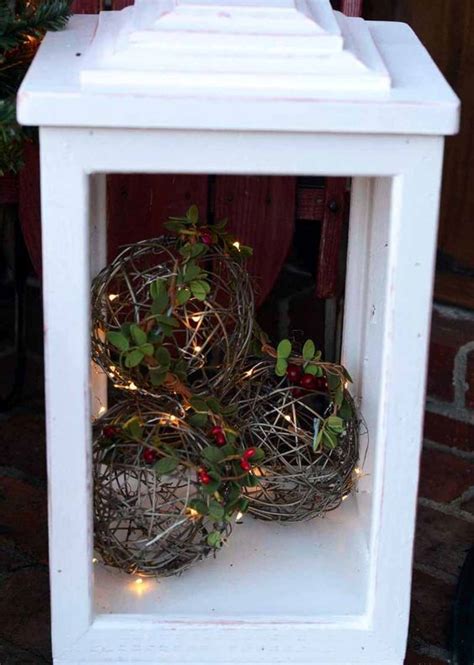 15 Cool Ways To Style A Lantern For Christmas Shelterness