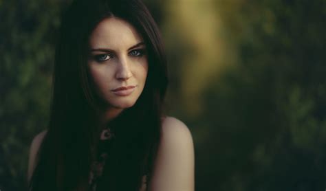 Baggrunde ansigt sollys Kvinder model portræt langt hår blå øjne brunette