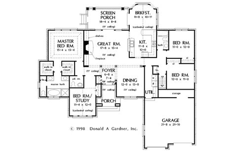 Ranch Style House Plan 4 Beds 25 Baths 2200 Sqft Plan 929 301