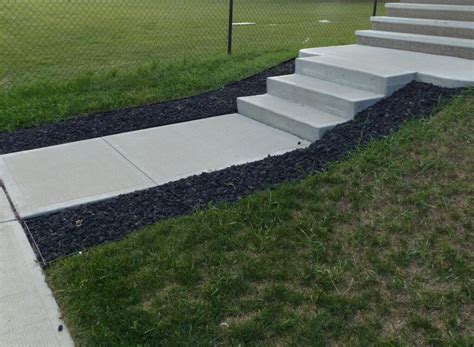 Contact us to learn more about our black trap rock. Do it yourself landscaping ideas DIY - BURNCO