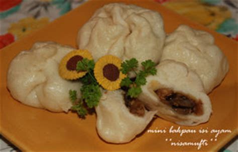Kudapan hangat bakpao sering kita jumpai di pinggir jalan. Resep Membuat Bakpao Isi Daging Istimewa