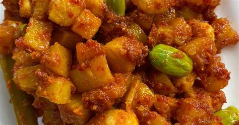 Kemudian masukkan daging kentang yang sudah dikeluarkan dan tumis di dalam wajan, lalu campurkan. Resep Sambal Goreng Kentang Udang Diah Didi - Resep Kroket ...