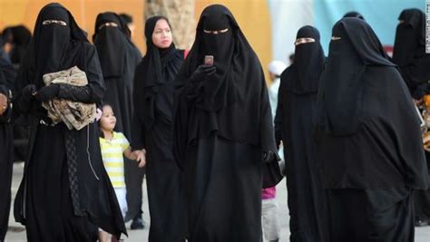 مقامات عربستان در صدد لغو قوانین حجاب اجباری Whc
