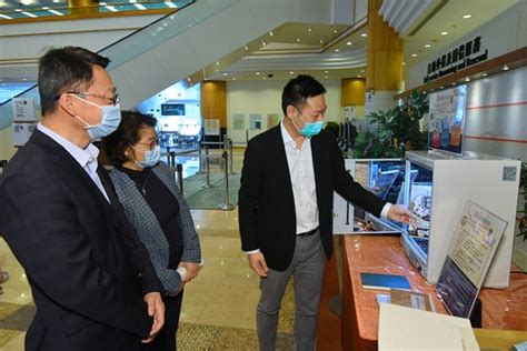 The site owner hides the web page description. 香港政府新聞網 - 徐英偉訪圖書館運動場