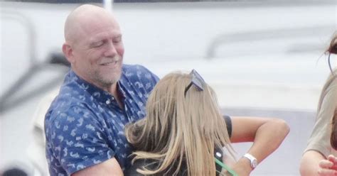 i m a celebrity s mike tindall jokes around with female crew member during filming mirror online