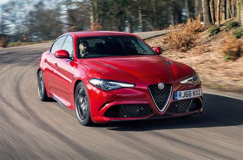 Engine and gearbox adopt sporty mapping, traction in curves and sensitivity to the accelerator pedal during acceleration are increased. Alfa Romeo Giulia Quadrifoglio: Rice Sports Outfit | News4C