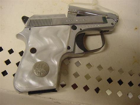 Beretta 950b Nkl Pearl Like Grips With Medallion 25acp