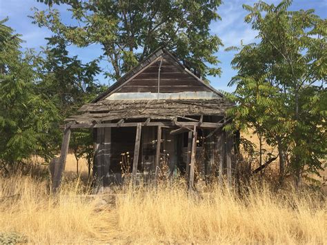 Abandoned house in the gold rush town of Hornitos CA [3264x2448] [OC