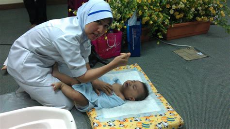 Untuk pengetahuan anda, klinik kesihatan merupakan klinik yang disediakan oleh kerajaan untuk membantu rakyat malaysia mendapatkan perkhidmatan pada harga yang jauh lebih murah. di sini bermula: 3rd pregnancy:antenatal class@klinik ...