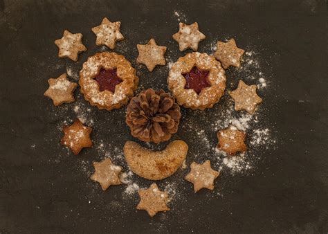 Cookies that don't have sugar, gluten, or refined sugar, and *don't* require an oven? Sugar Free Christmas Cookies - Easy to bake at home