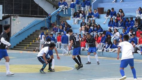 Tienes desde juegos educativos a juegos musicales. Clínicas de Fútbol para Unidades Educativas Municipales ...