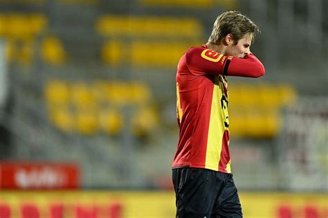 Siemen voet is a belgian footballer who currently plays for pec zwolle, mostly as a centre back. Malines privé de Siemen Voet et une partie de son staff à ...