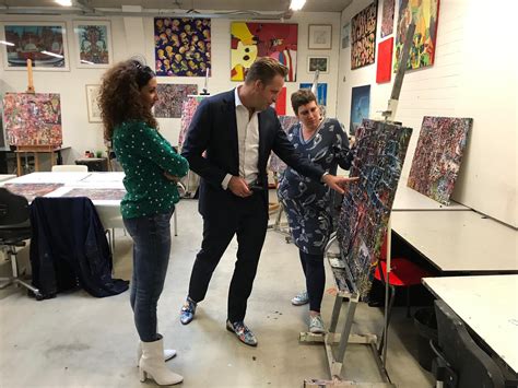Het ministerie van volksgezondheid welzijn en sport lijdt net als andere departementen al jaren aan … Hugo de Jonge - Mireille en ik gingen met Jochem Grund van ...