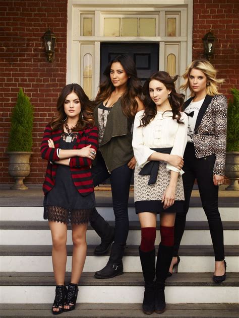 43 Pretty Little Liars Fashion Moments That Deserve Your Full Attention